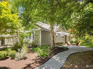 10010 Mandus Olson Rd NE, Bainbridge Island, WA 98110