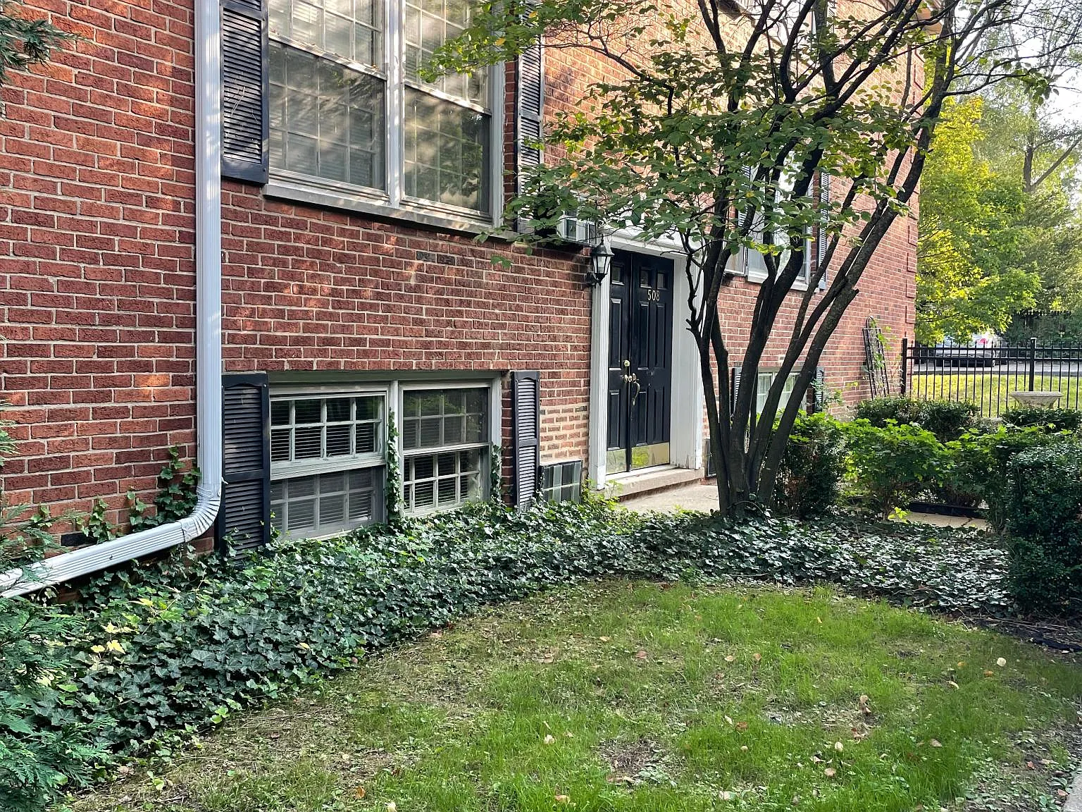 2 bed, 875 sqft, $1,375 — Photo 2