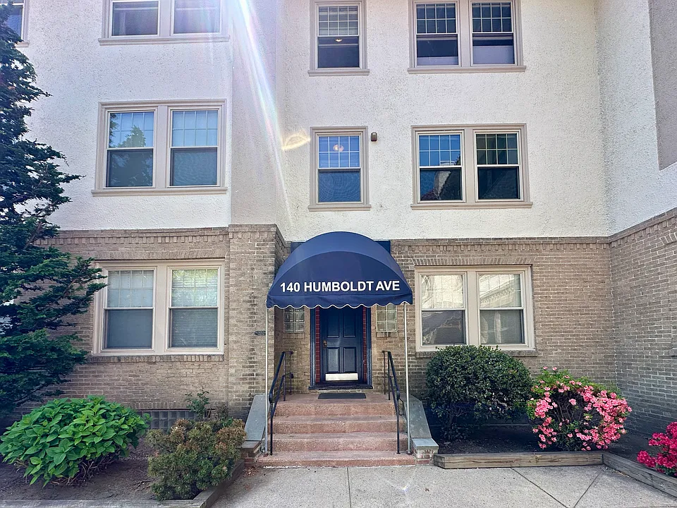 140 Humboldt Ave #1
