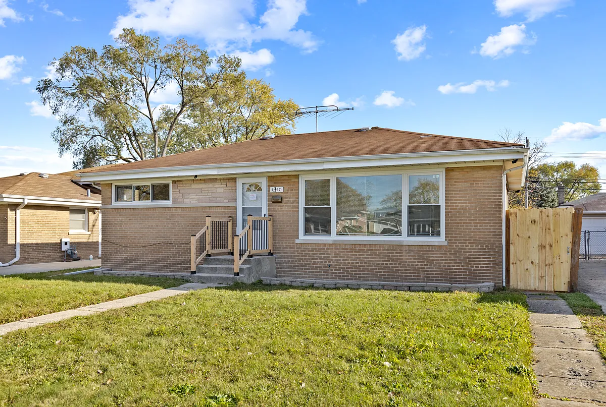 1367 Buffalo Ave photo 1
