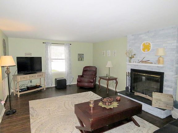 3rd image of 645 Bending Bough Dr
