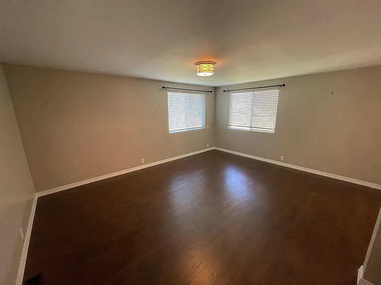 4113 Kingsway — Photo 23