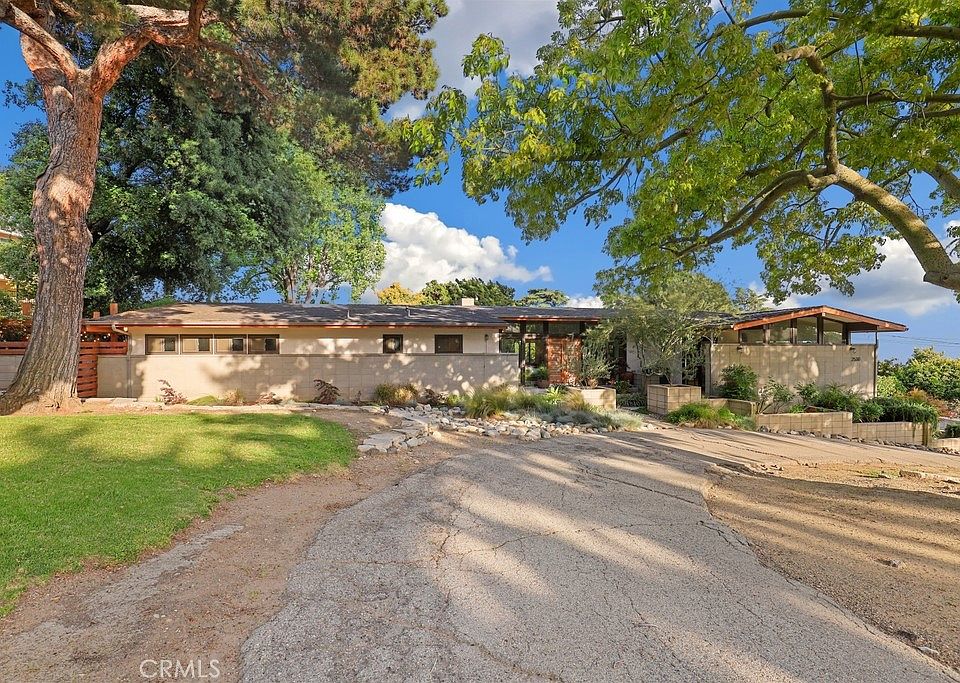 1st image of 2530 Mountain Dr