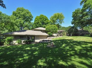 1952 Highcrest Dr, Wayzata, MN 55391