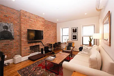 Rented by R New York