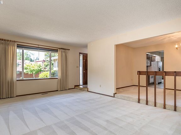 3rd image of 209 N River Dr