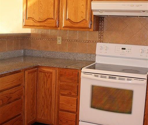 5th image of 2300 Gladstone Dr
