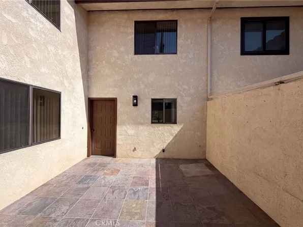 120 Willow Lake Dr, Palm Desert, CA 92260