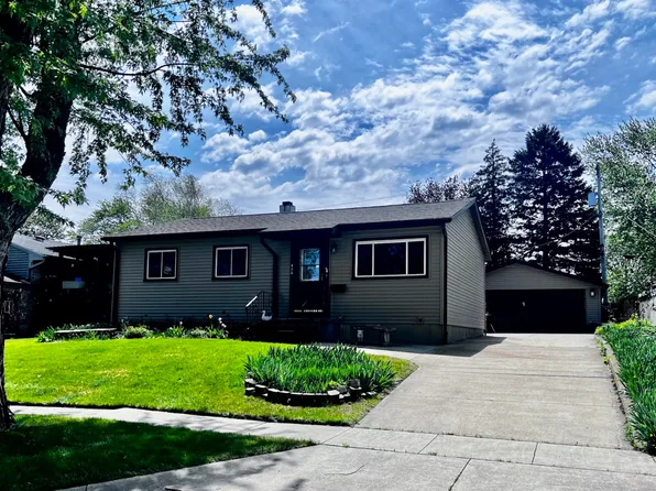 426 W 10th St, Belvidere, IL 61008