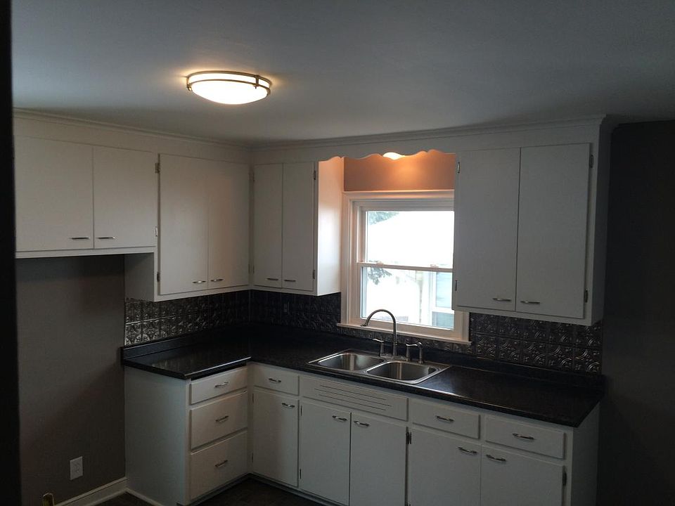 1st image of 2095 Conway St