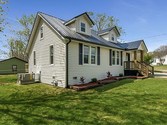 3rd image of 460 Grover Dr