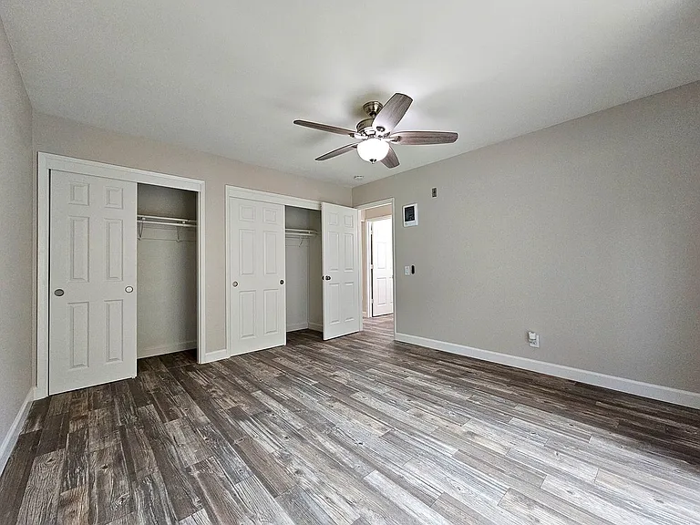 Parklane Apartments — Photo 29