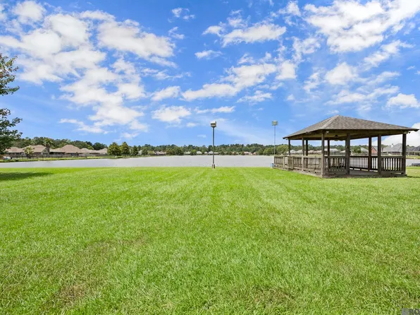 32819 Fox Run Dr, Walker, LA 70785