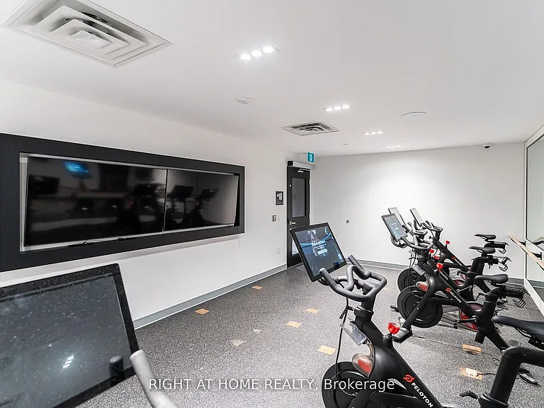 15 Wellington St S #301 — Photo 29