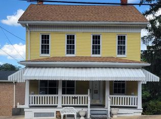 8 E Main St, Windsor, PA 17366