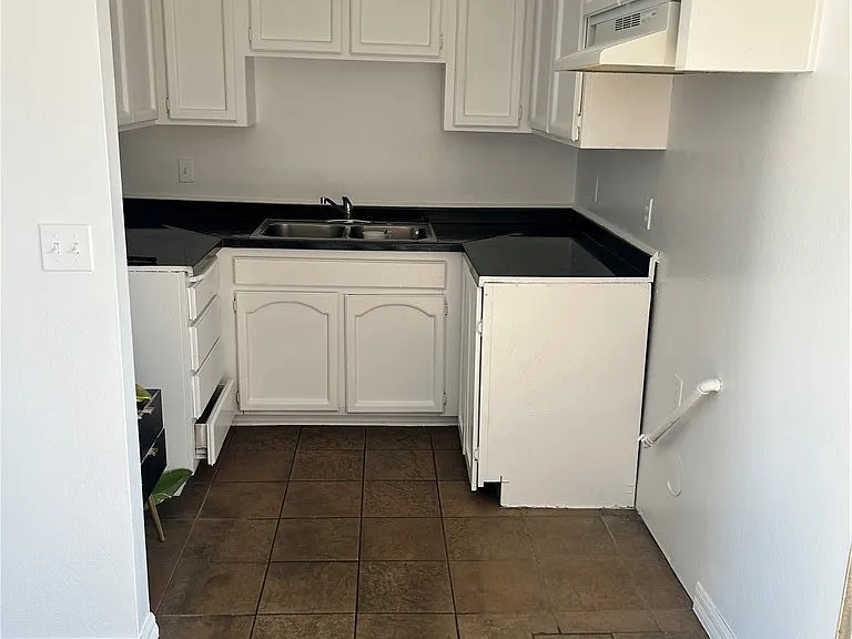 7303 Exeter St #212 — Photo 12