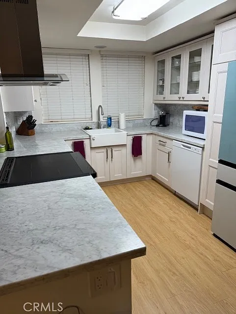 2 bed, 1000 sqft, $3,000 — Photo 3