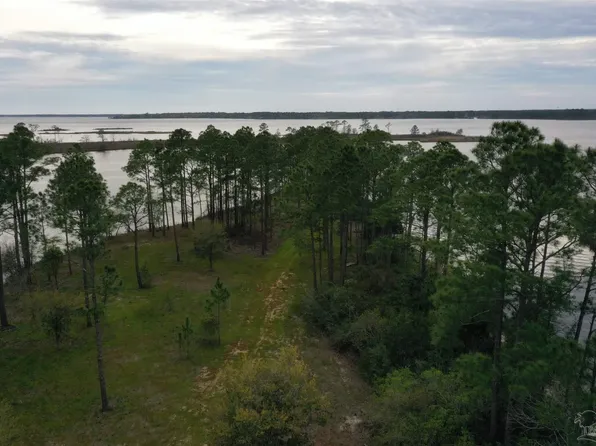 7999 Virginia Ln, Milton, FL 32583