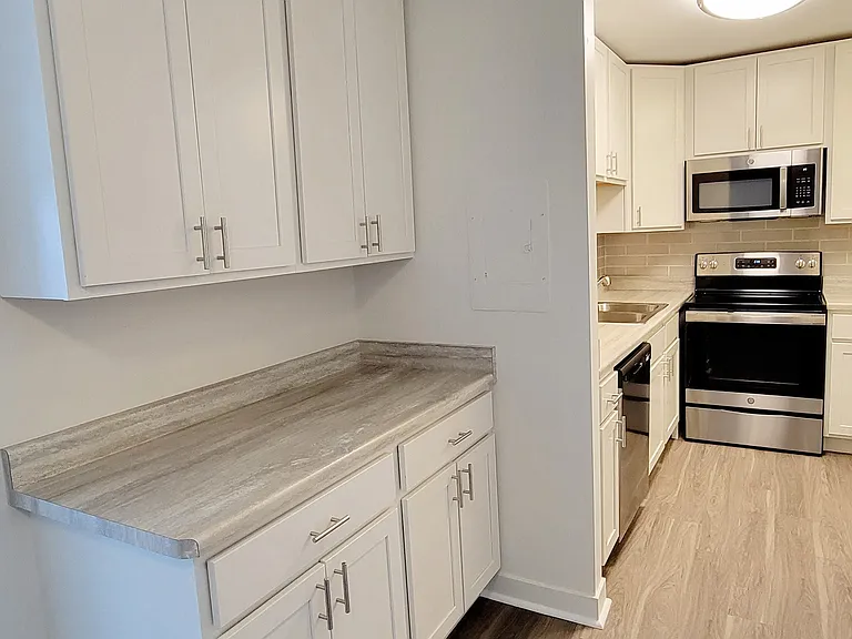 Lisle Station Apartments — Photo 9