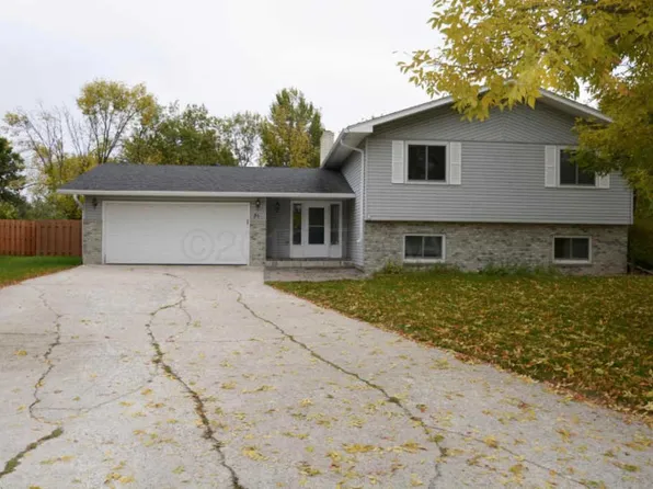 31 Prairiewood Dr S, Fargo, ND 58103