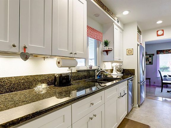 5th image of 10090 Woodleaf Cir