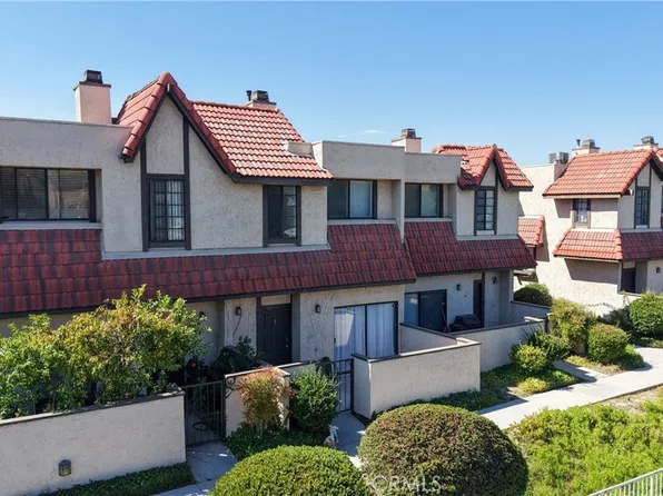 27669 Ironstone Dr APT 3, Santa Clarita, CA 91387