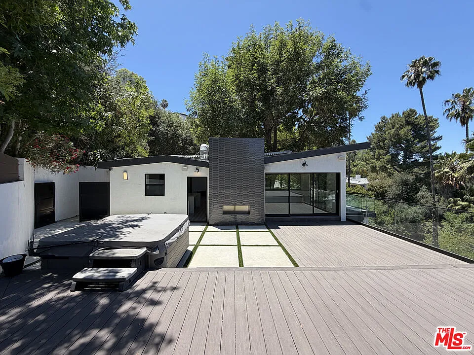 3565 Multiview Dr