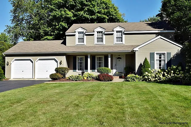 1048 Bluestem Ln photo 1