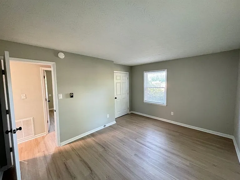 105 Astor Pl — Photo 6