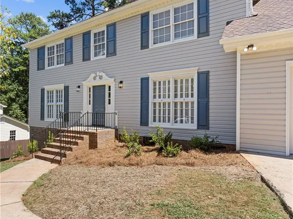 1388 Chesapeake Dr SW, Lilburn, GA 30047