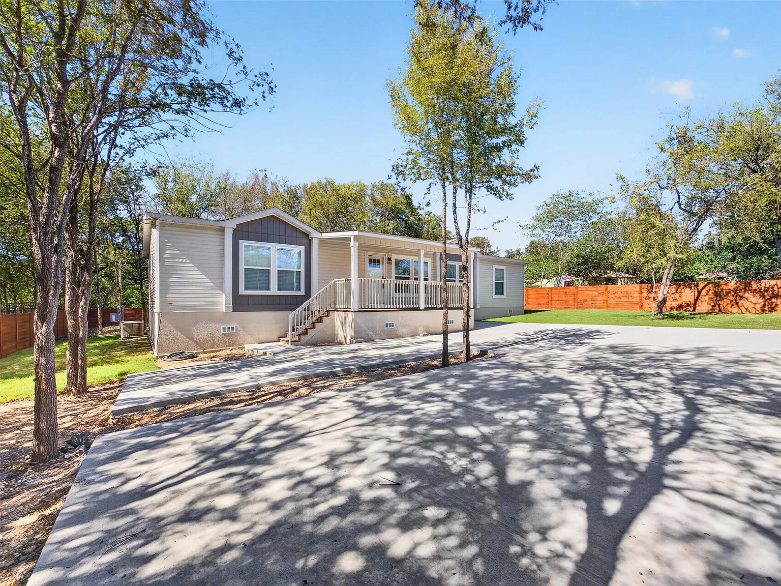 3 bed, 2.5 bath, 1800 sqft, $2,000 — Photo 3