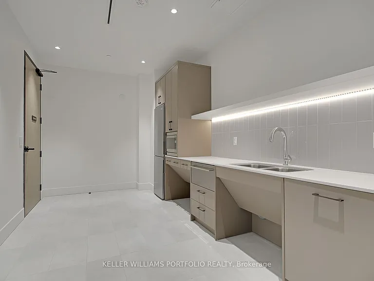 130 River St #1302 — Photo 48
