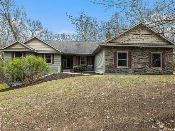11240 Discovery Woods Dr NE, Greenville, MI 48838