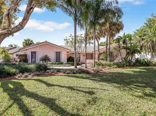 9620 E Calusa Club Dr, Miami, FL 33186