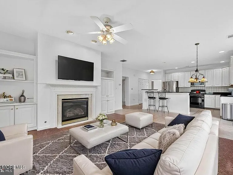 232 Mirage Blvd — Photo 13