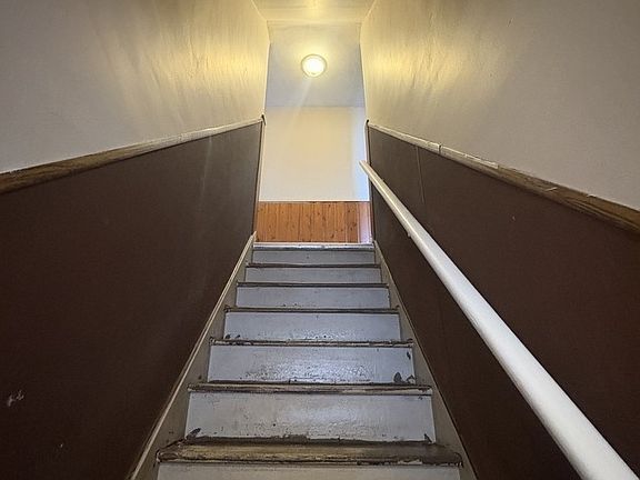 3rd image of 346 Elm Ave #346