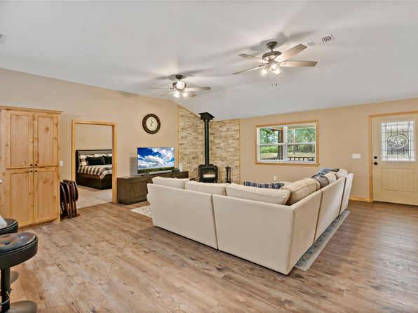 3227 E 2120th Rd, Hugo, OK 74743