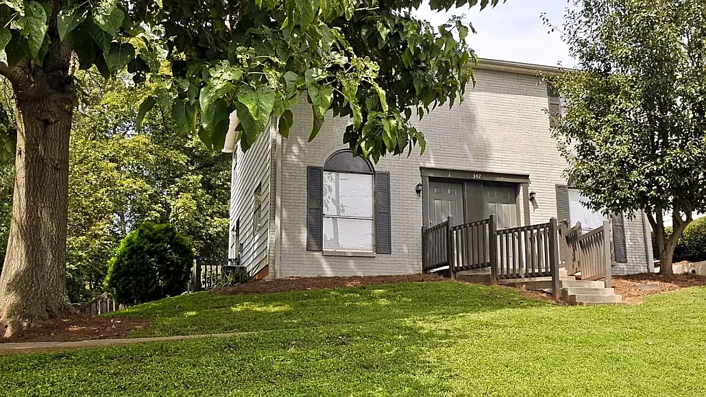 Lanier Townhomes — Photo 2