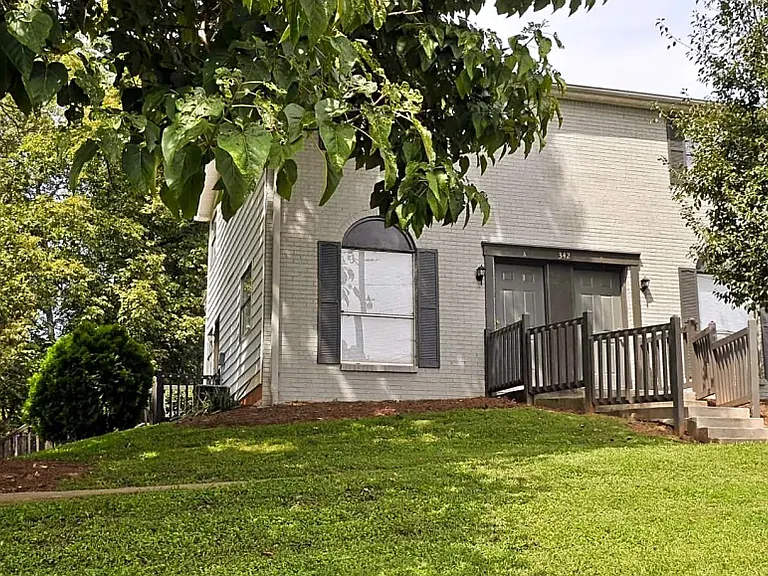 Lanier Townhomes — Photo 2