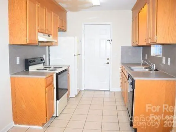 1726 18th Ave NE, Hickory, NC 28601