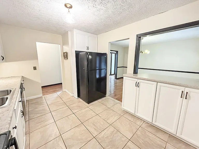 1642 Hillside St — Photo 11