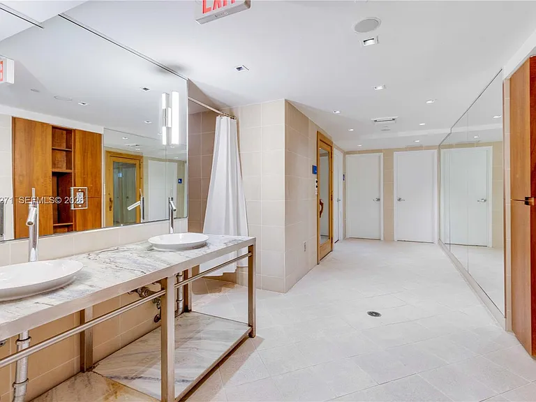 335 Biscayne Blvd #1004 — Photo 25
