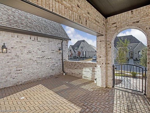 2nd image of 2616 Rosecroft Ct