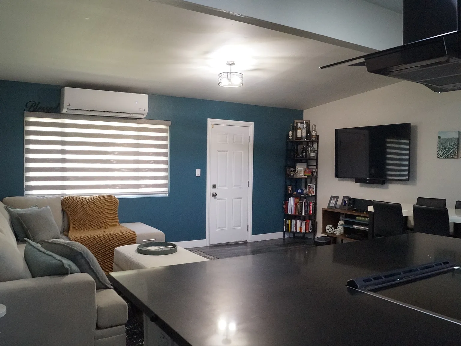 3 bed, 1256 sqft, $4,150 — Photo 2