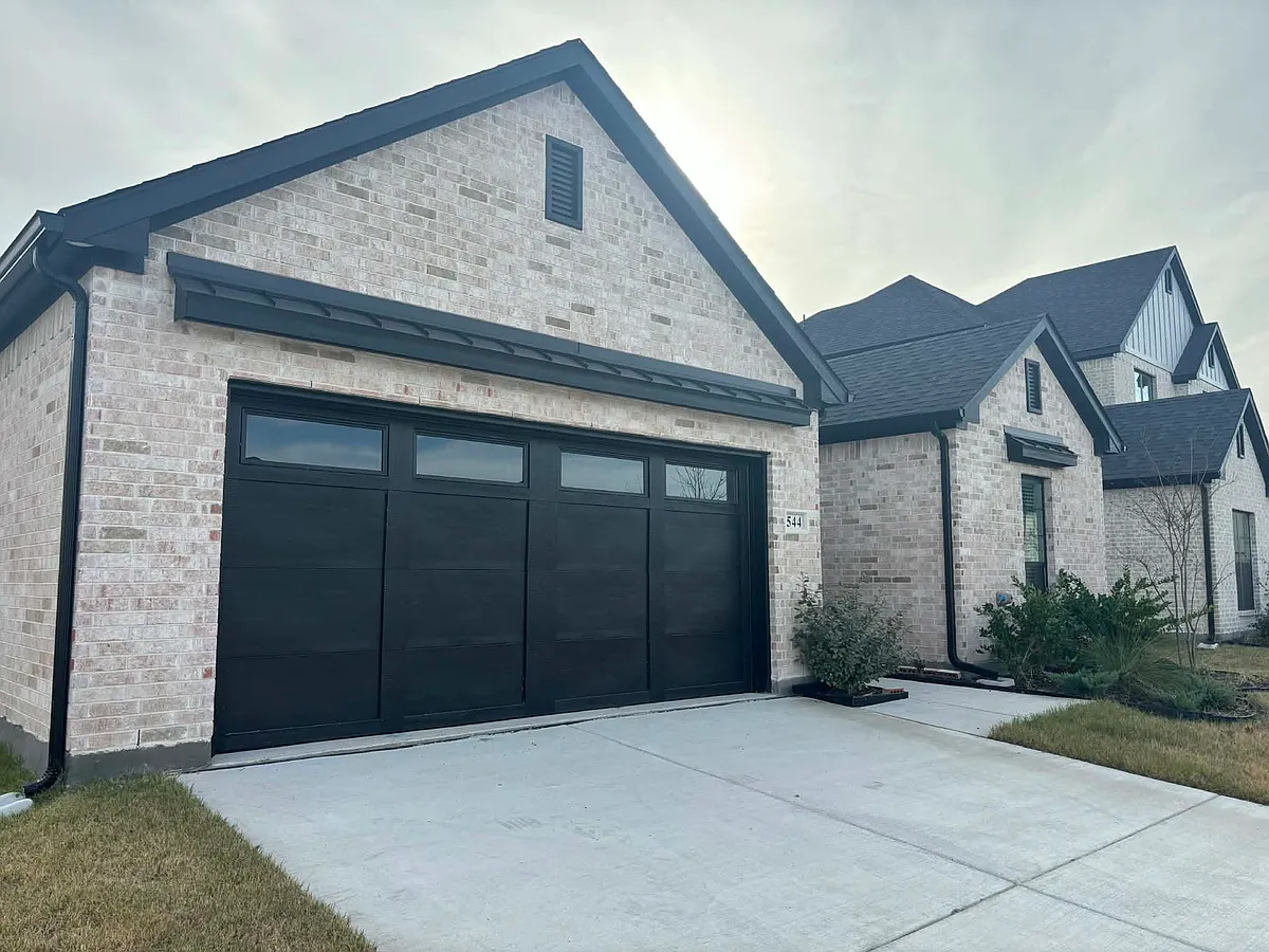 Building Photo - 544 Oak Creek Dr