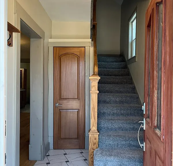515 Bellevue Pl — Photo 3