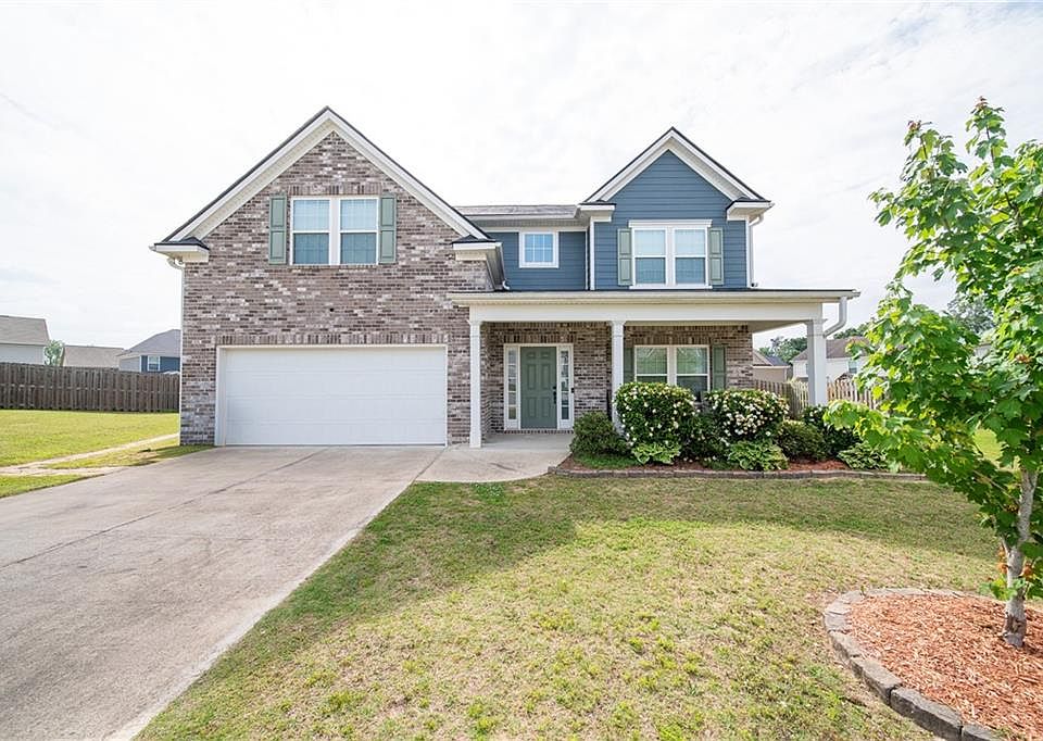 1st image of 131 White Oak Pl