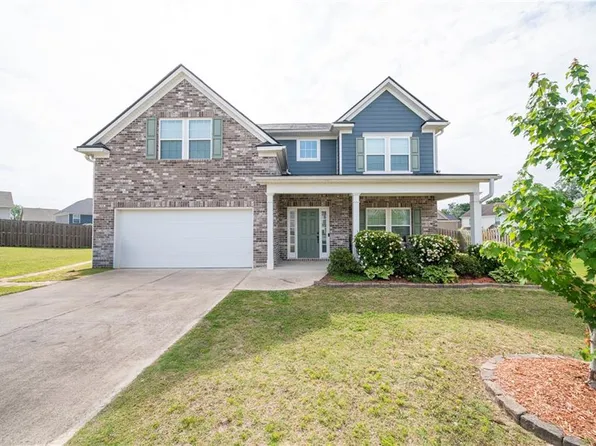 131 White Oak Pl, Smiths Station, AL 36877