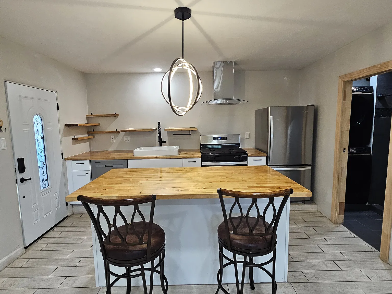 1 bed, 430 sqft, $1,700 — Photo 1