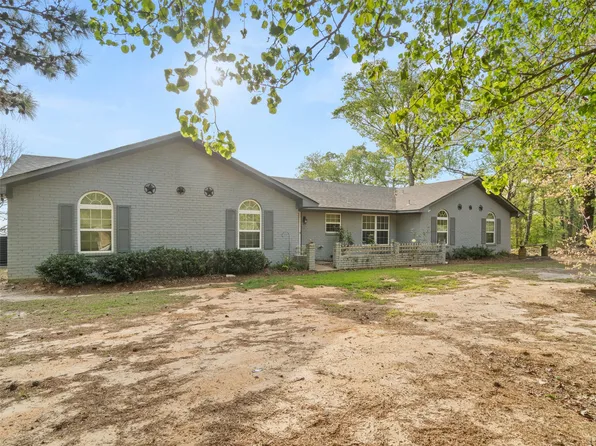 571 County Rd, Daingerfield, TX 75638